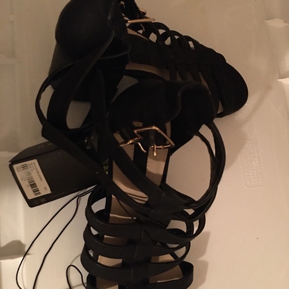 Forever 21 Black Strappy Sandal Shoe, Size 7 - Picture 2 of 3